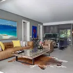 Luxury Waterfront Canals Apartment
