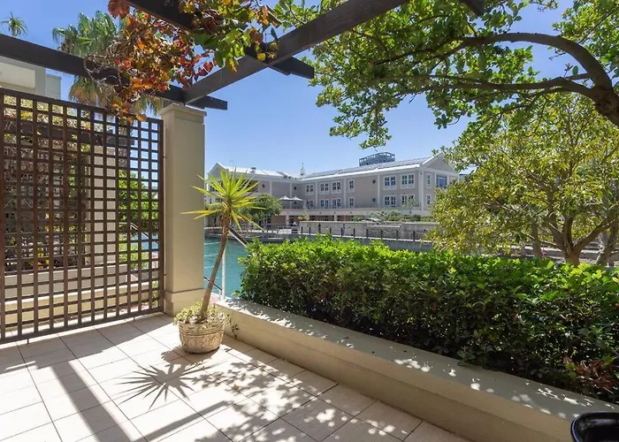 Luxury Waterfront Canals Apartment