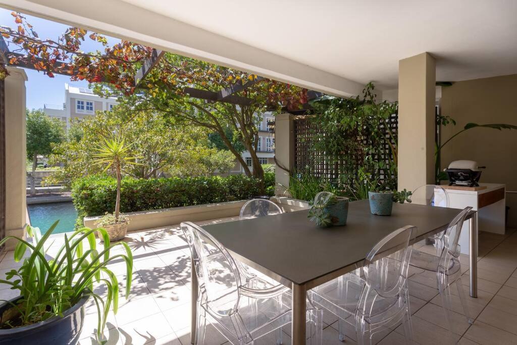 Luxury Waterfront Canals Apartment *