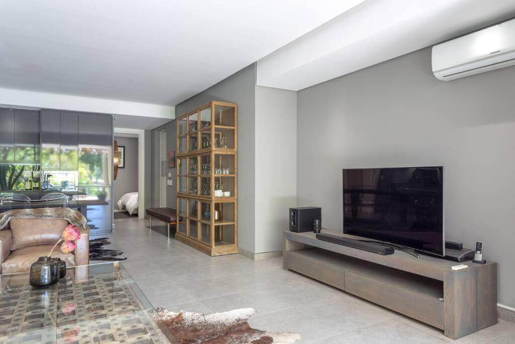 Luxury Waterfront Canals Apartment *