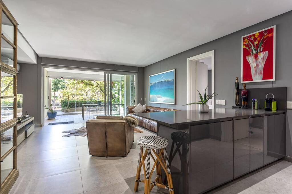 Luxury Waterfront Canals Apartment *