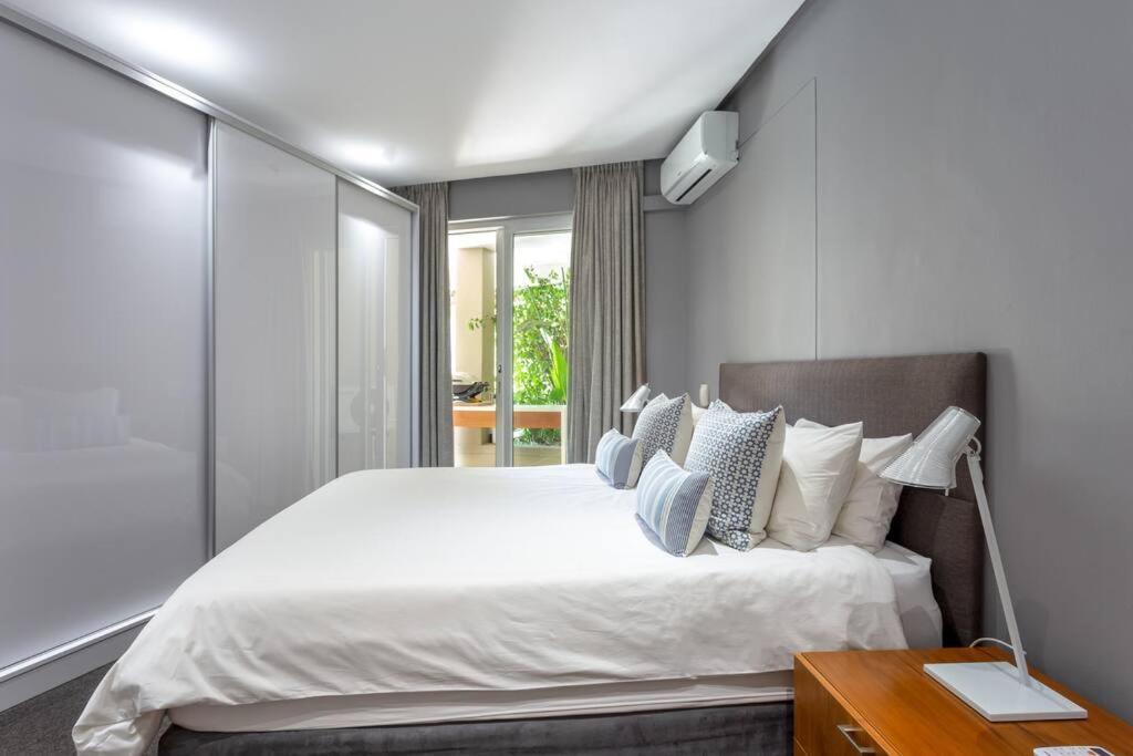 Luxury Waterfront Canals Apartment *